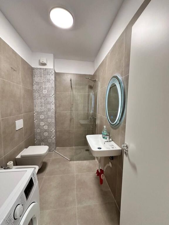 APARTAMENT 1+1 PER QERA PRANE BULEVARDIT TE RI