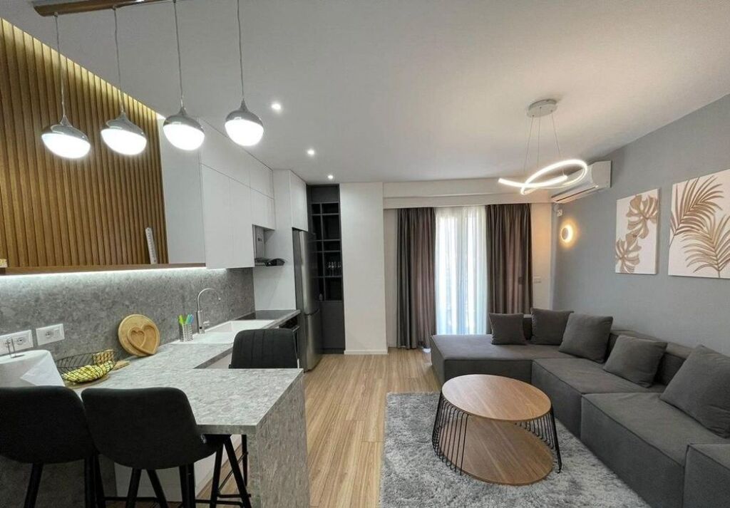 JEPET ME QIRA APARTAMENT 1+1 TEK STACIONI I TRENIT !