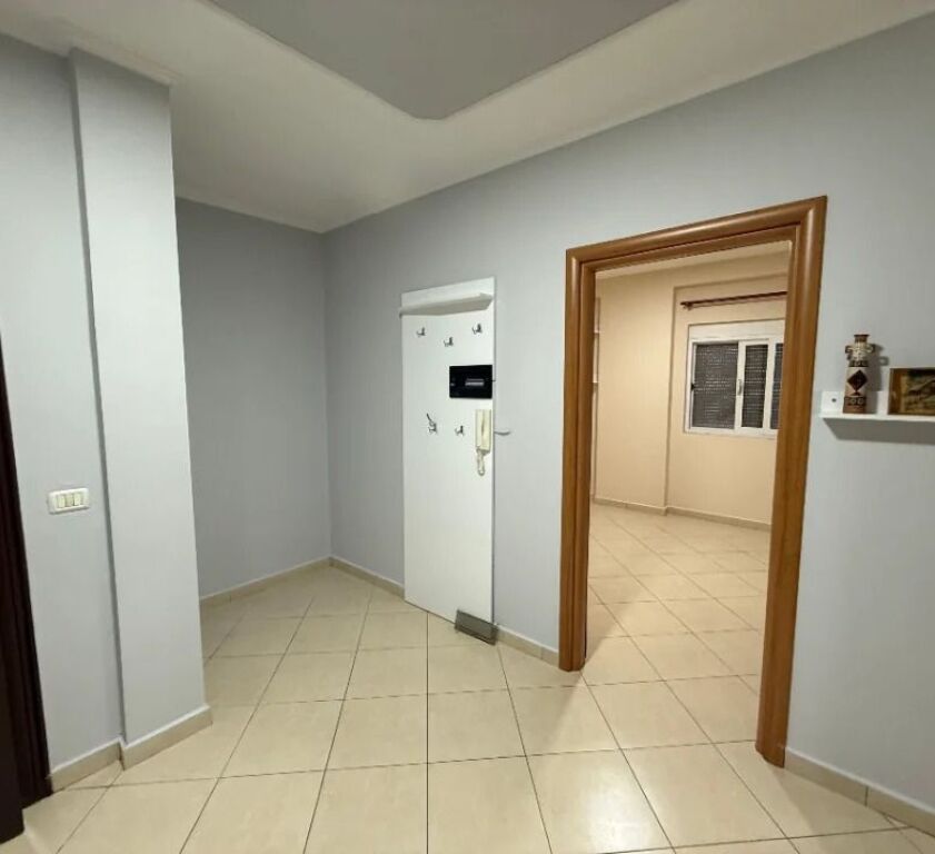 Affitto | Appartamento 2 + 1 | Via Bardhyl | 500 €/mese