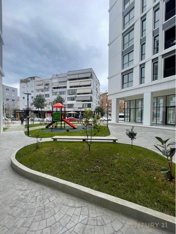 VENDESI APPARTAMENTO 3+1+2 PRESSO IL MUNICIPIO DI PARIGI, BEGA07