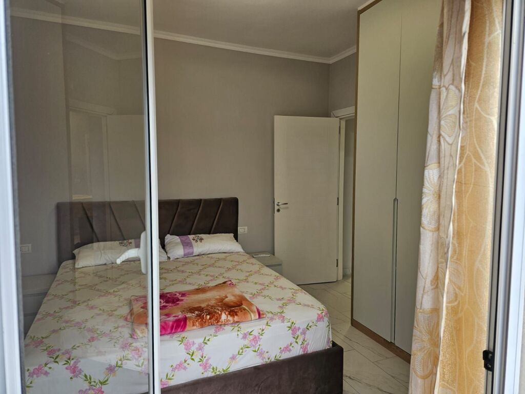 APARTAMENT 2+1 ME QERA NE ZONEN E SPITALLES!