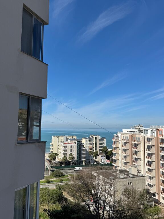 Shitet Apartament 2+1 Tek Shkembi i kavajes