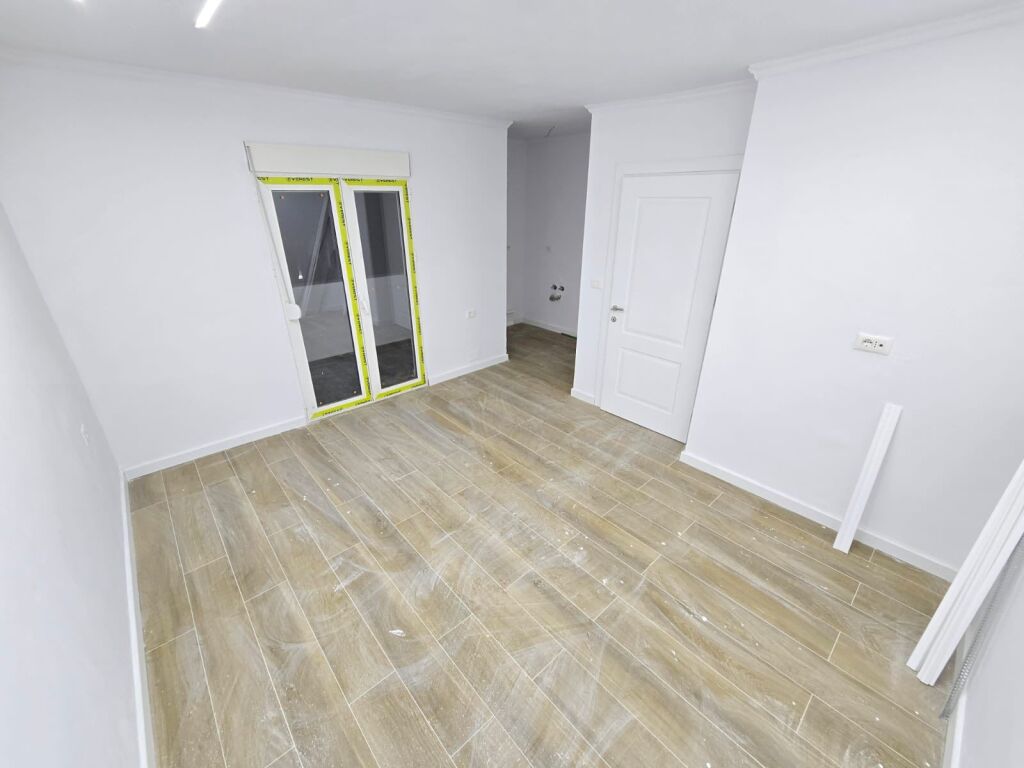 Super Apartament Per Shitje 1+1  Ne Lagjen 13. Rruga Rruga Rexhep Telaj✨️
