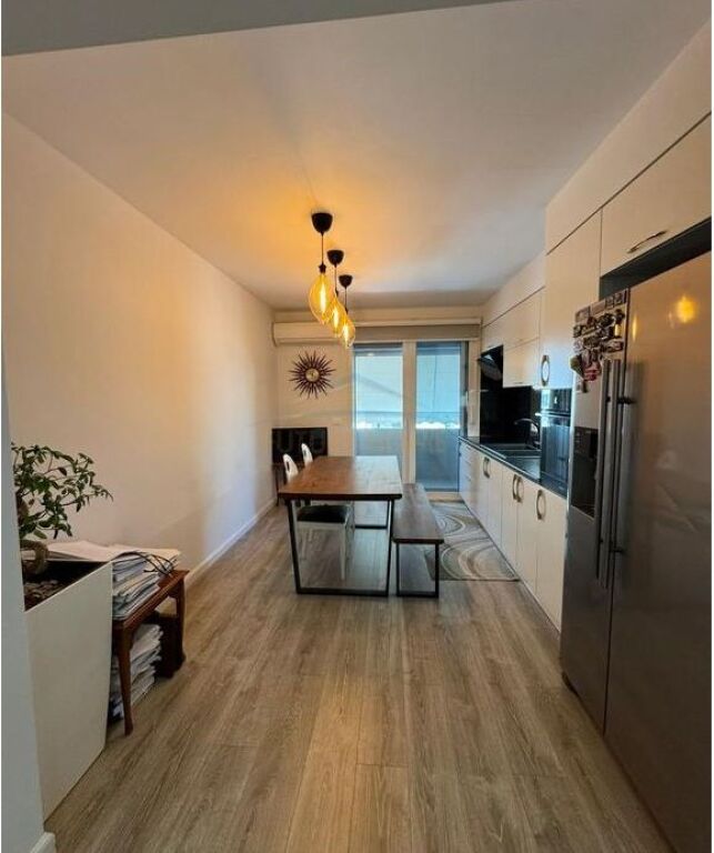 Shitet, Apartament 2+1, Blloku