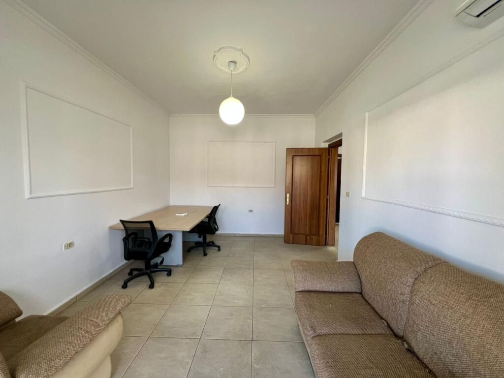 Jepet me Qira Apartament 2+1, “Bulevardi Zogu i Parë”, Tiranë