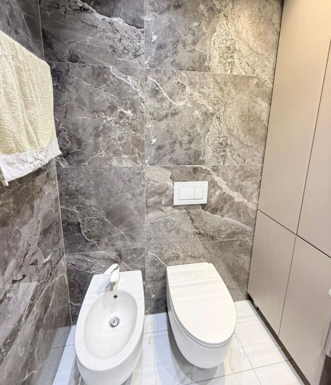 Jepet Apartament Luksoz 2+1 me Qira te Liqeni i Tiranës!