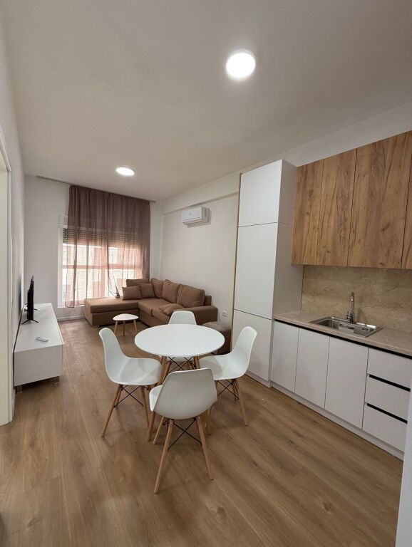 Jepet me qera apartament 1+1 Rruga ali demi