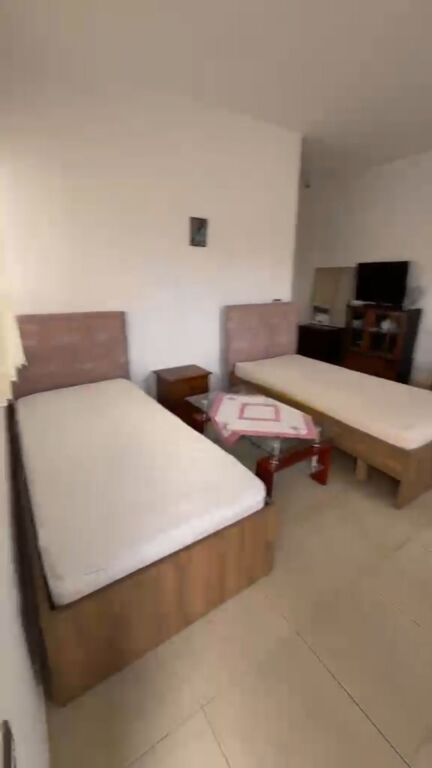 Garsionere 25000 leke.Yzberisht