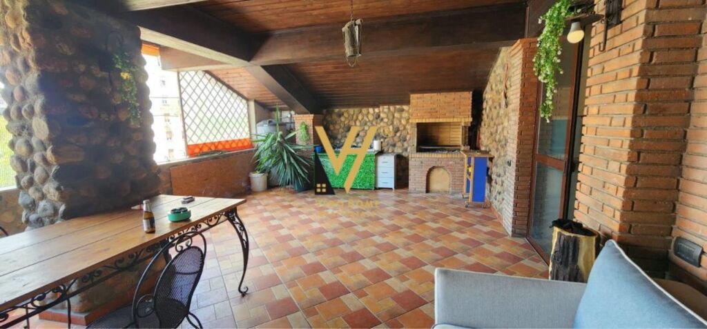 JEPET VILE TRE KATESHE ME QIRA TE RR. ISLAM ALLA 4.000 EURO