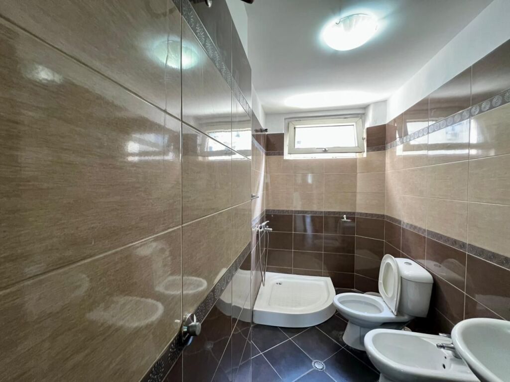 Jepet me Qira Apartament 2+1, “Bulevardi Zogu i Parë”, Tiranë