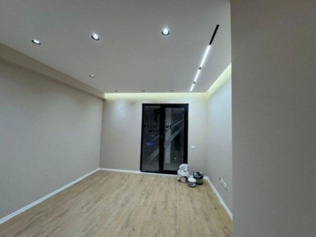 ZYRE ME QERA 85 M2 KOMUNA E PARISIT 1.000 EURO FH-67235