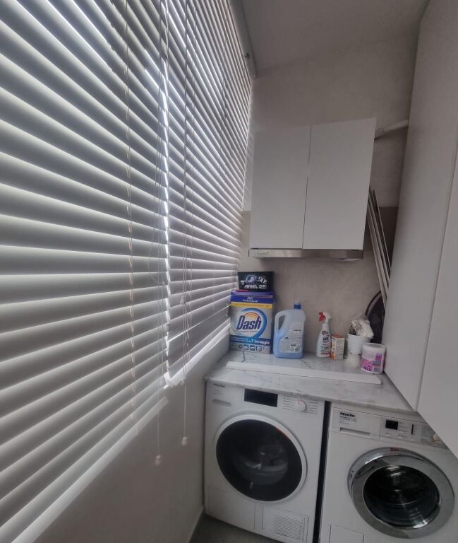 Shitet apartament 2+1 tek Stadiumi Dinamo