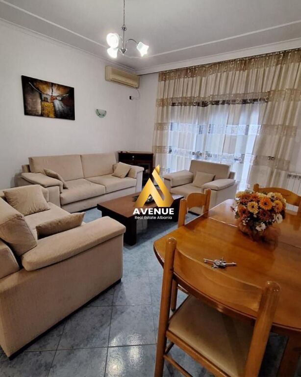 JEPET ME QIRA APARTAMENT 2+1 TE BULEVARDI I RI, TIRANË