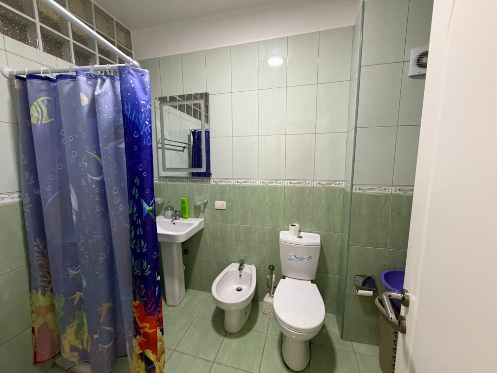 Apartment me qera 2+1+2+parkim Astir, Prane viles L