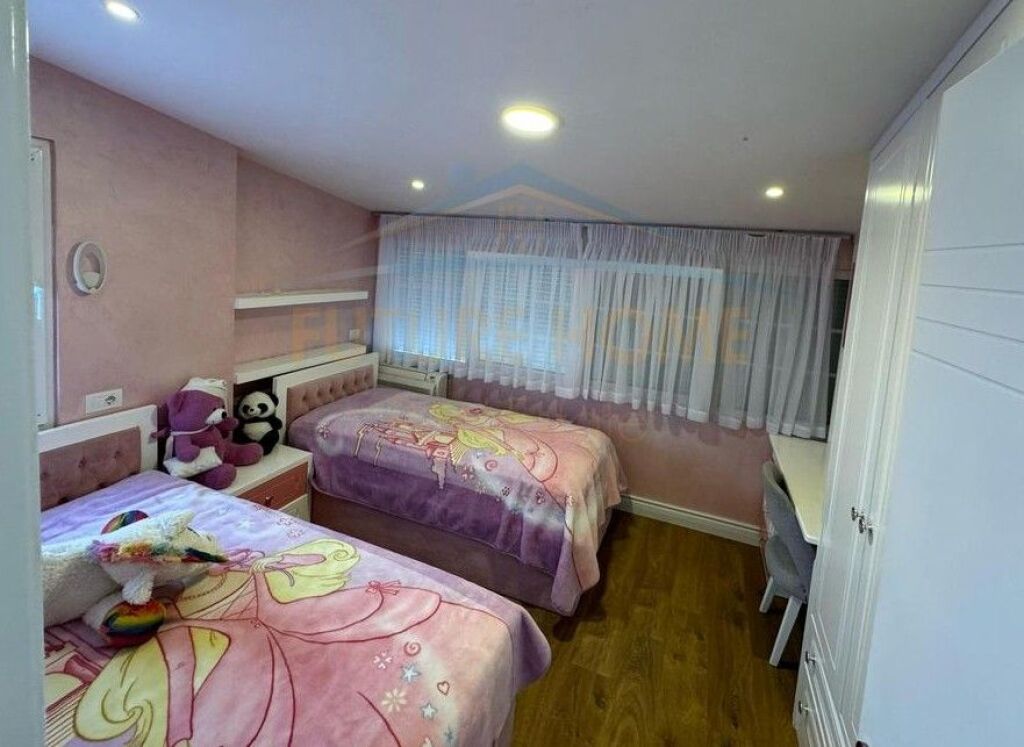 Shitet, Apartament 3+1+2 Poste Parkimi, Fresku