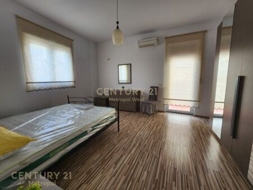 Jepet me qira apartament 2+1 pranë Myslym Shyrit, në rrugën Mujo Ulqinaku.