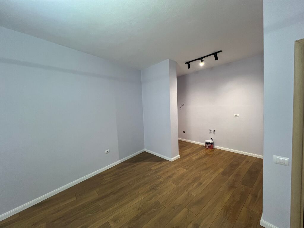 Shitet 1+1, Misto Mame, 1400€/m2, Rr. Kryesore