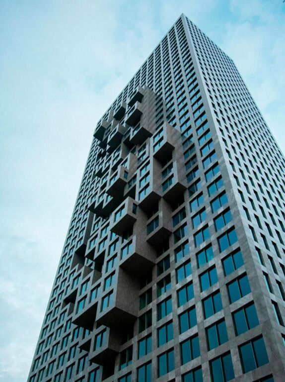 🏙️ Apartament Luksoz 2+1 + 2 Tualete &amp; Garderobë – Pamje nga Qendra e Tiranës