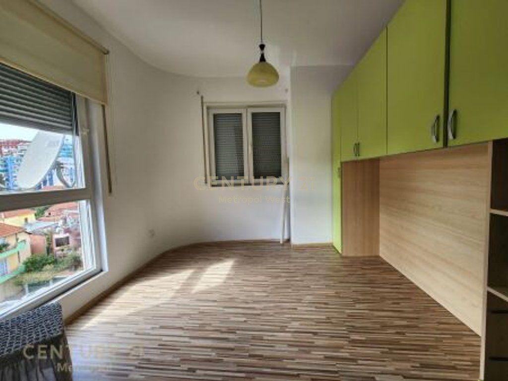 Jepet me qira apartament 2+1 pranë Myslym Shyrit, në rrugën Mujo Ulqinaku.