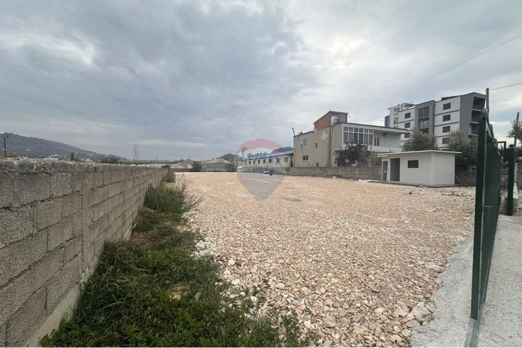 Truall - Për Qira - Prush, Tiranë