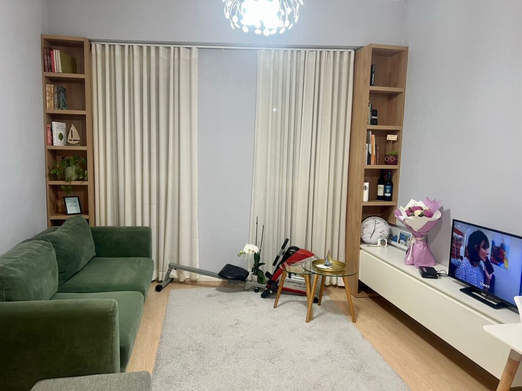 Apartament me qira tek Rezidenca Marga,prane Bulevardit te Ri.Cmimi 500 mije lek e mobiluar