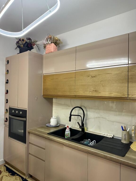 Shitet apartament 2+1 Tek kompleksi Tom Doshi me Shkoze