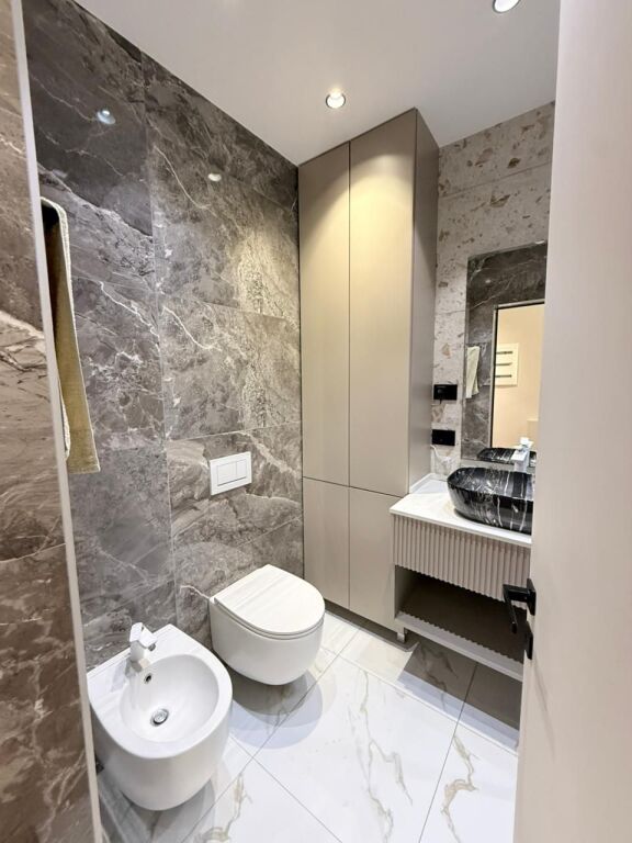 🏠Jepet Apartament Luksoz 2+1 me Qira te Liqeni i Tiranës!