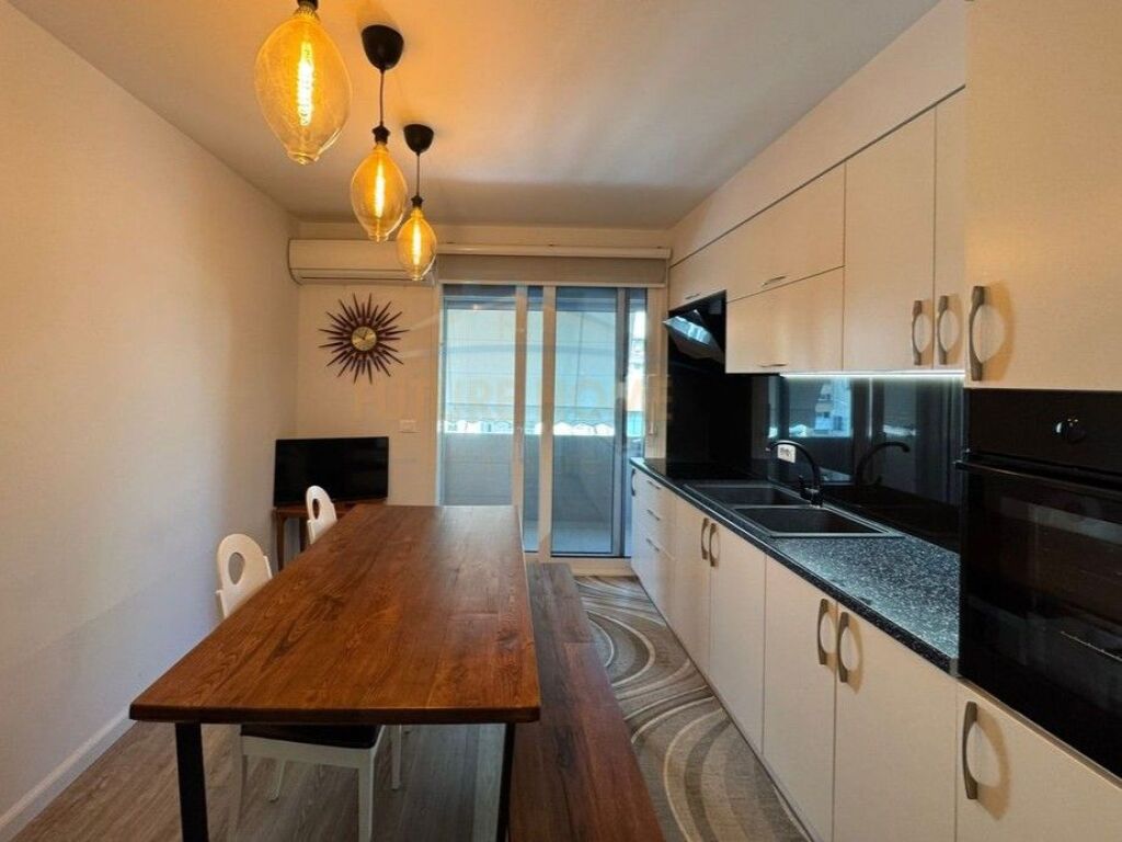 Shitet, Apartament 2+1, Blloku