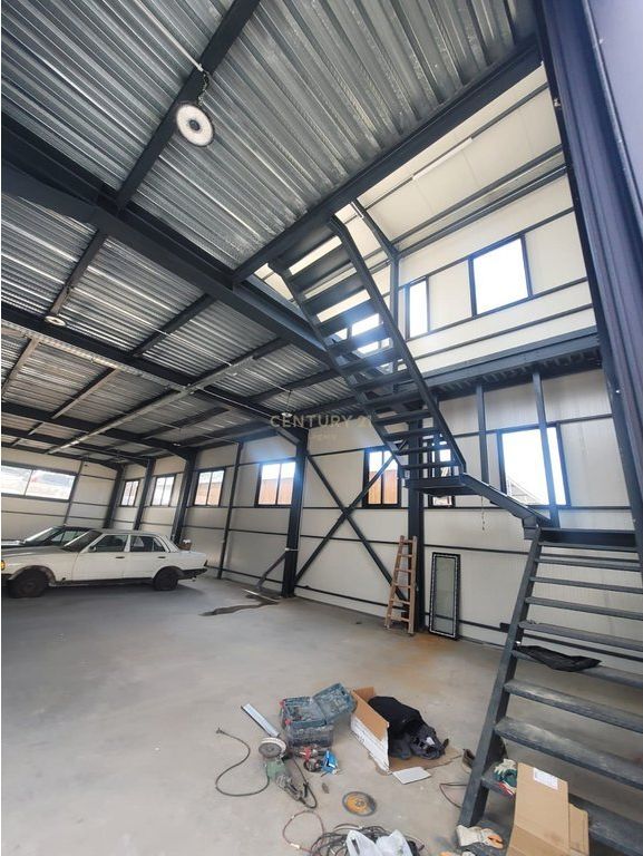 🏢 OFROHET KAPANON ME QIRA NË KASHAR 📍 Afër Top Channel