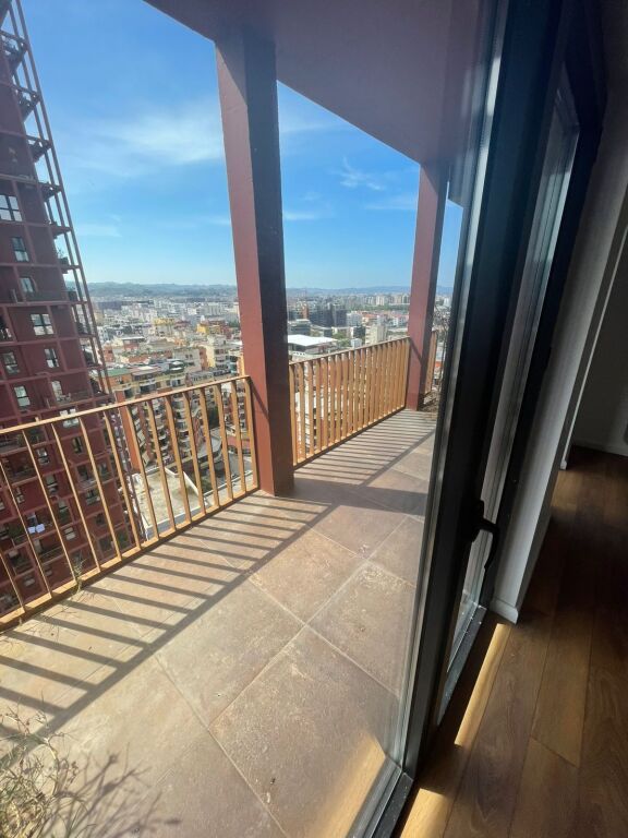 Garden Building, jepet me qera ambient per zyra 2+1+2 (150m2)