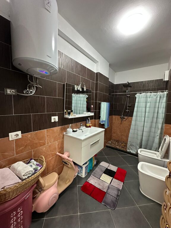 Shesim Apartament 2+1 tek Kompleksi Tom Doshi , Shkoze