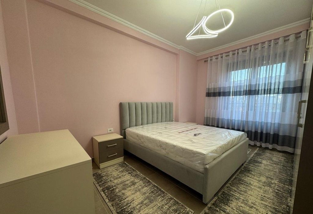 Super Appartamento 2+1+2, vicino alla Stazione dei Treni, all'inizio del Nuovo Boulevard!