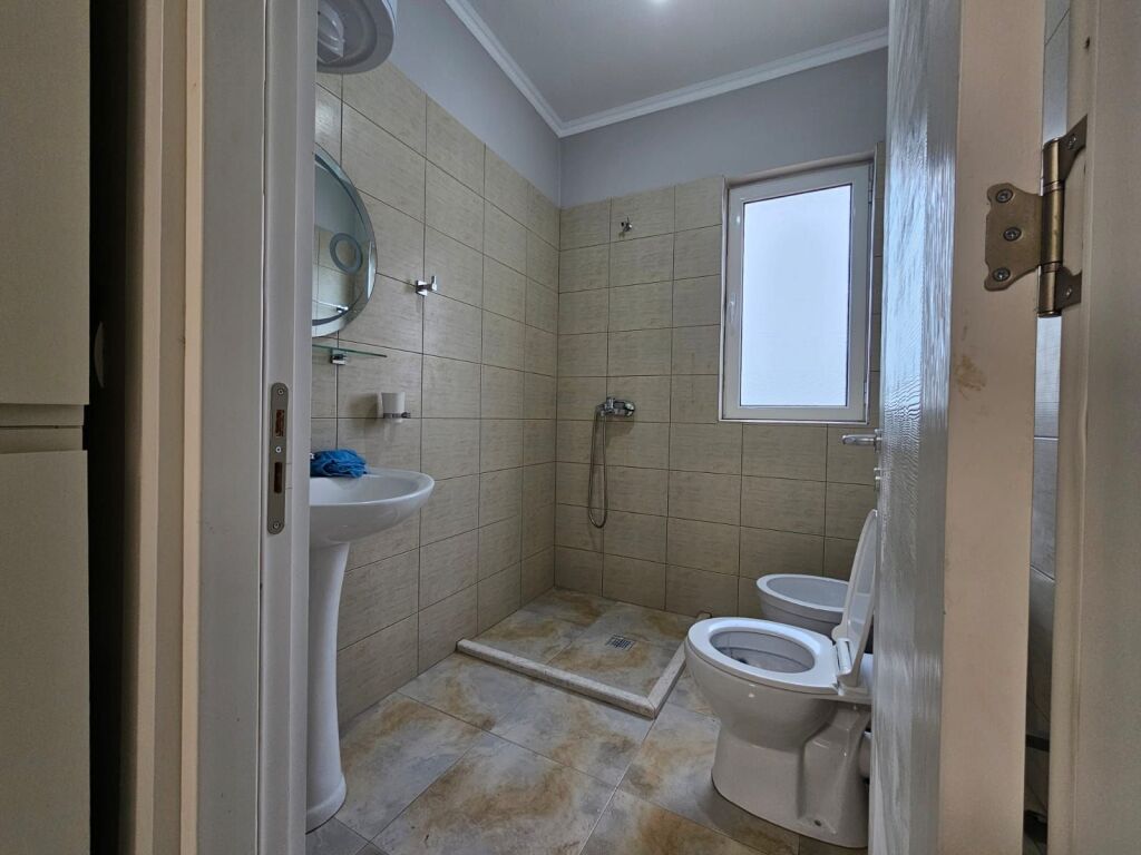 APARTAMENT 2+1 ME QERA NE ZONEN E SPITALLES!