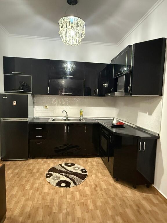 Affittasi appartamento 1+1 a Kmy, Yzberisht 40.000Leke