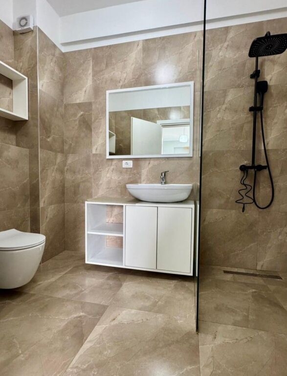 📣Shitet Apartament 2+1 te Kompleksi FZ te Liqeni i Thate.