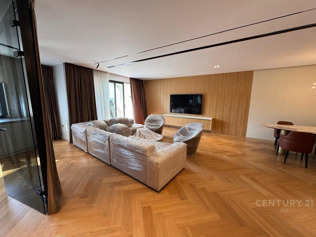 VENDESI APPARTAMENTO 2+1+3 + 2 POSTI AUTO VICINO AL LAGO ASCIUTTO!