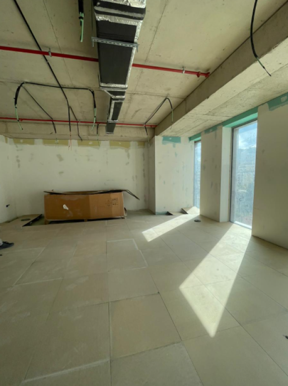 🏢 Zyrë me Qira – DownTown One