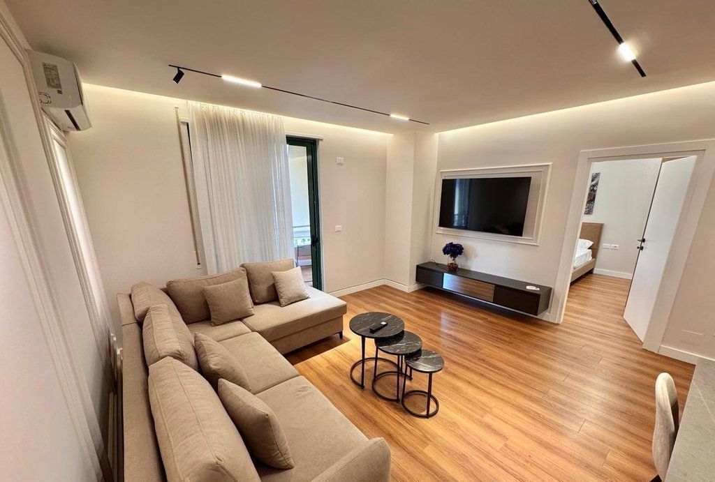 APARTMENT 2+1 NEAR THE NEW MARKET!