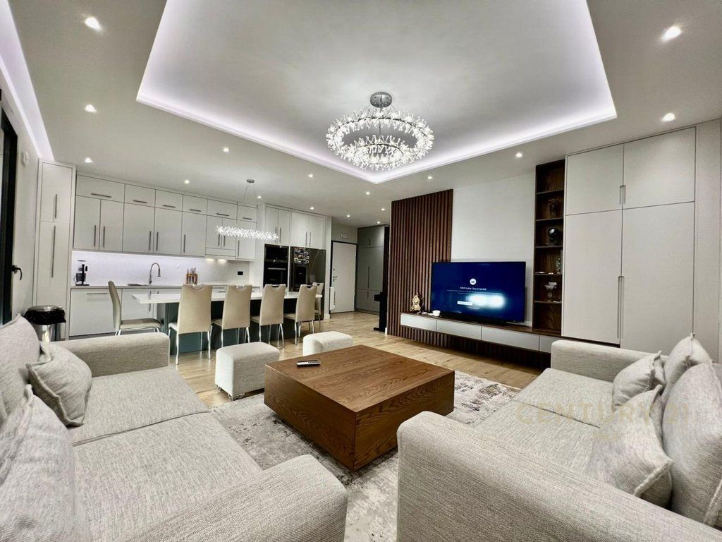 SHITET APARTAMENT 3+1+2 NË LUNDËR, PRANË TEG!