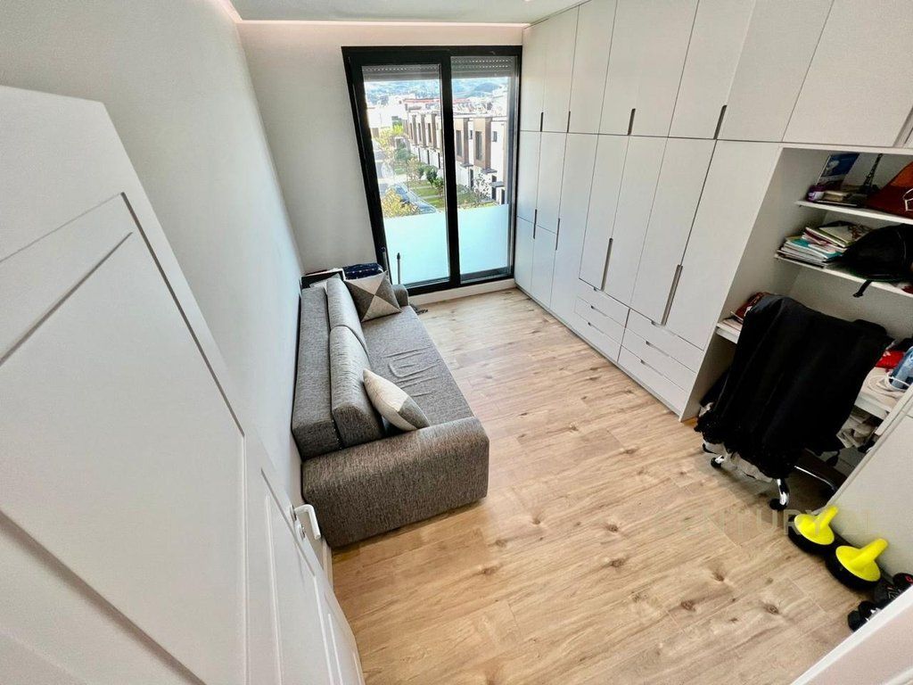 SHITET APARTAMENT 3+1+2 NË LUNDËR, PRANË TEG!