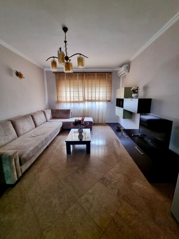 📣 AFFITTO Appartamento 1+1 📍 Vicino al Liceo "Petro Nini Luarasi" ✨