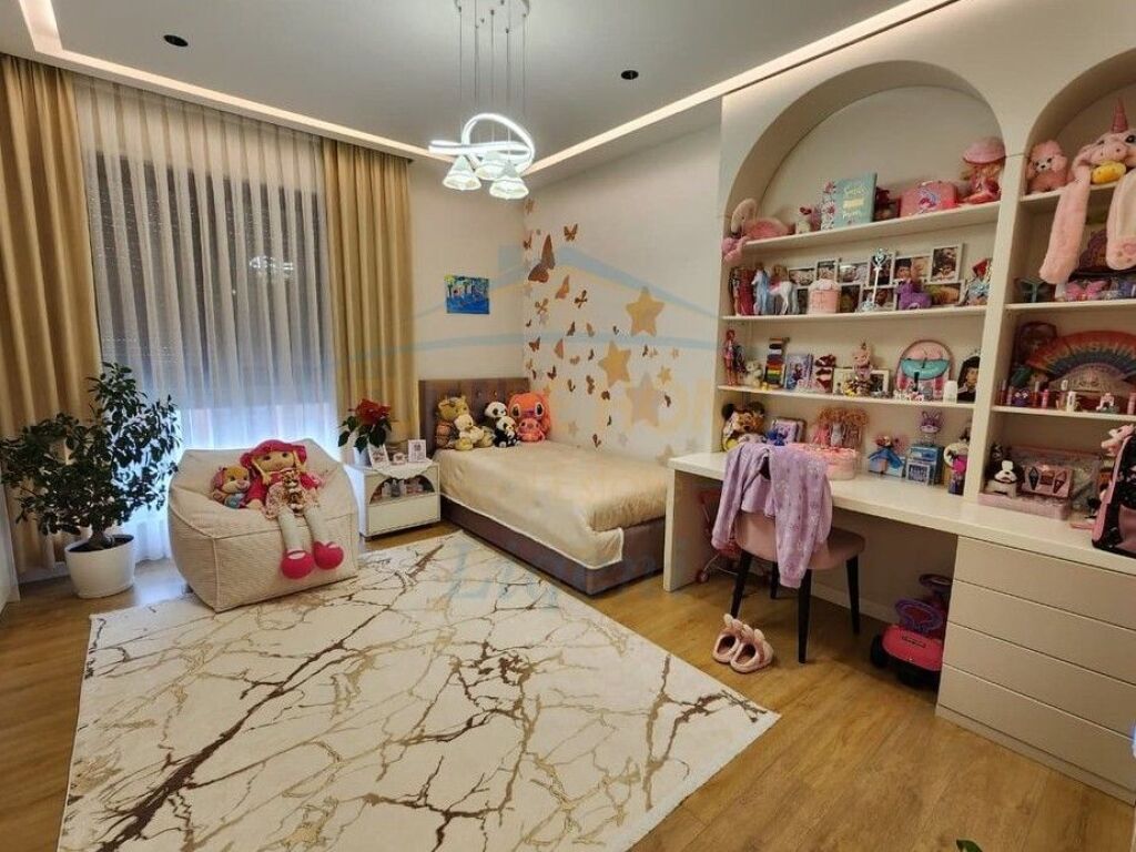 Shitet, Apartament 2+1+Post Parkimi, Liqeni i Thate, Tiranë