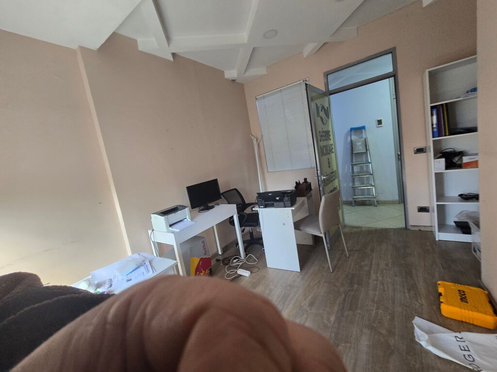 Office for rent near the Police Directorate Tirana 29900 lek
