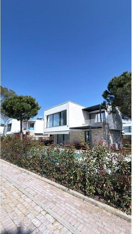 Shesim vilë individuale me pishinë,në rezidencën "San Pietro"!  1,150,000 €