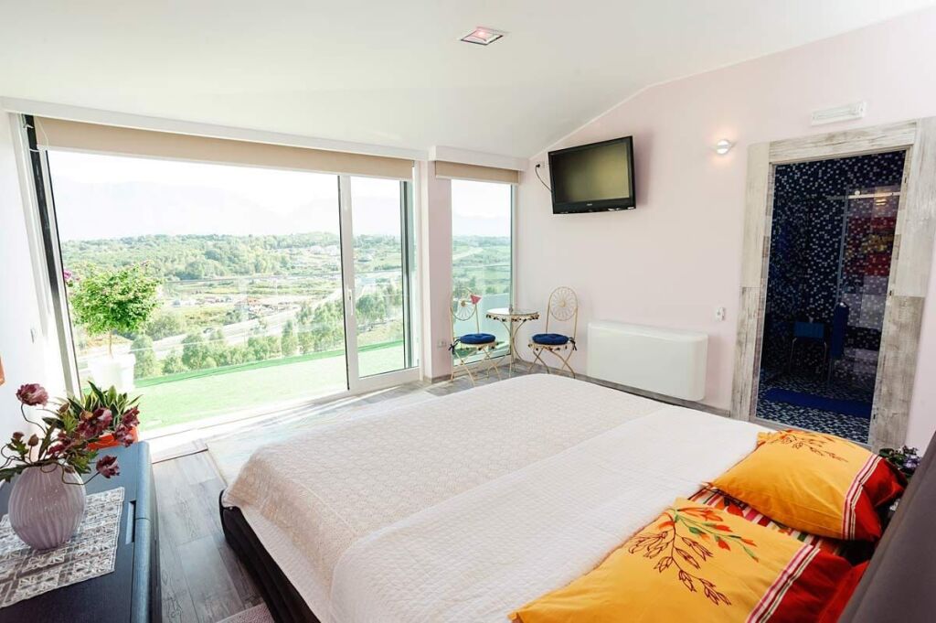 Shitet Penthouse Luksoz 2+1+2 tek Liqeni i Thatë!