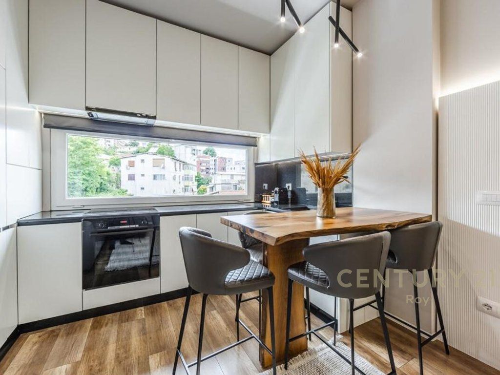 Apartament luksoz 2+1 Me Qira në Qendrën e Durrësit - 650€ | 70 m²