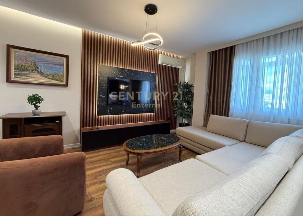 Apartament 2+1+2 Për Shitje në Rrugën Mine Peza