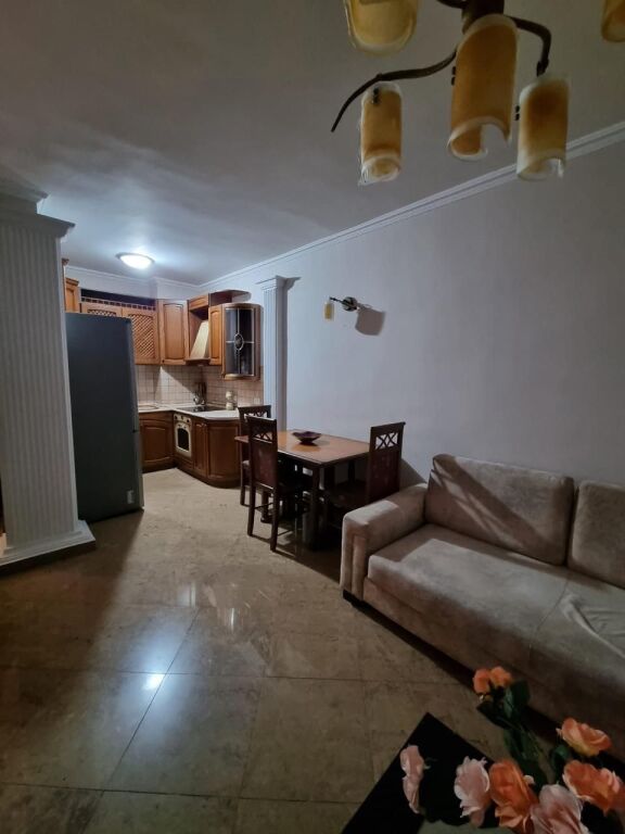 📣 QERA Apartament 1+1 📍 Prane Gjimnazit "Petro Nini Luarasi" ✨   🏢 Ndertim i Ri  🪜 Kati 8 (Me Ashensor)  🛋️ Totalisht i Mobiluar   💶 Cmimi 60.000 Leke/Muaj