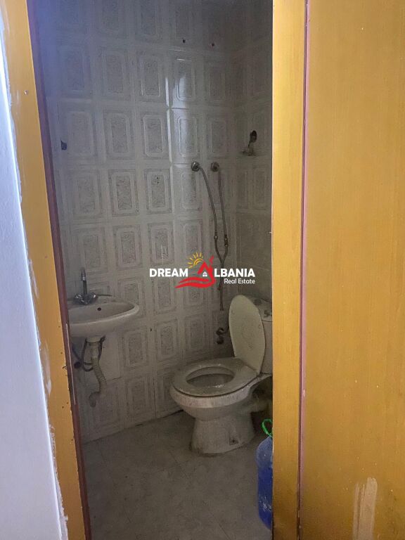 Dyqan/Zyre/Garsoniere per shitje ne zonen e Laprakes tek Rruga Dritan Hoxha ne Tirane (ID 4171621)