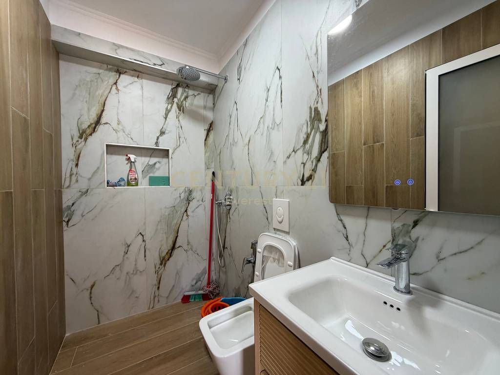 VASIL SHANTO, SHESIM GARSONIERE!